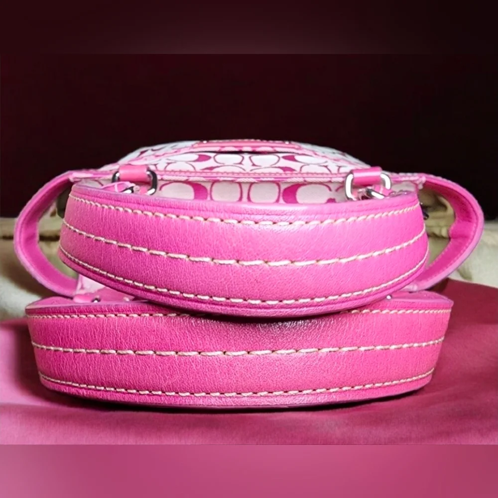 **SOLD**Pink Coach Y2K Hamptons Signature Lunch Tote - Picture 5 of 14